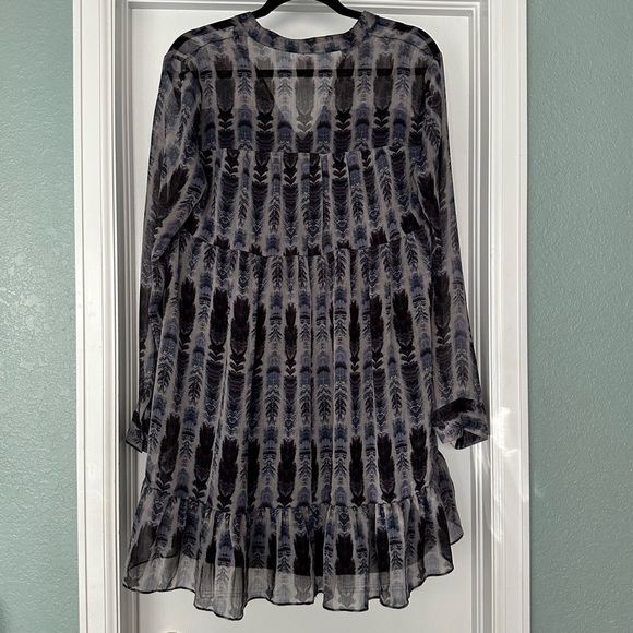 BCBGeneration Tiered Feather-Print Overlay Long Sleeve Dress Size Medium - Picture 7 of 11